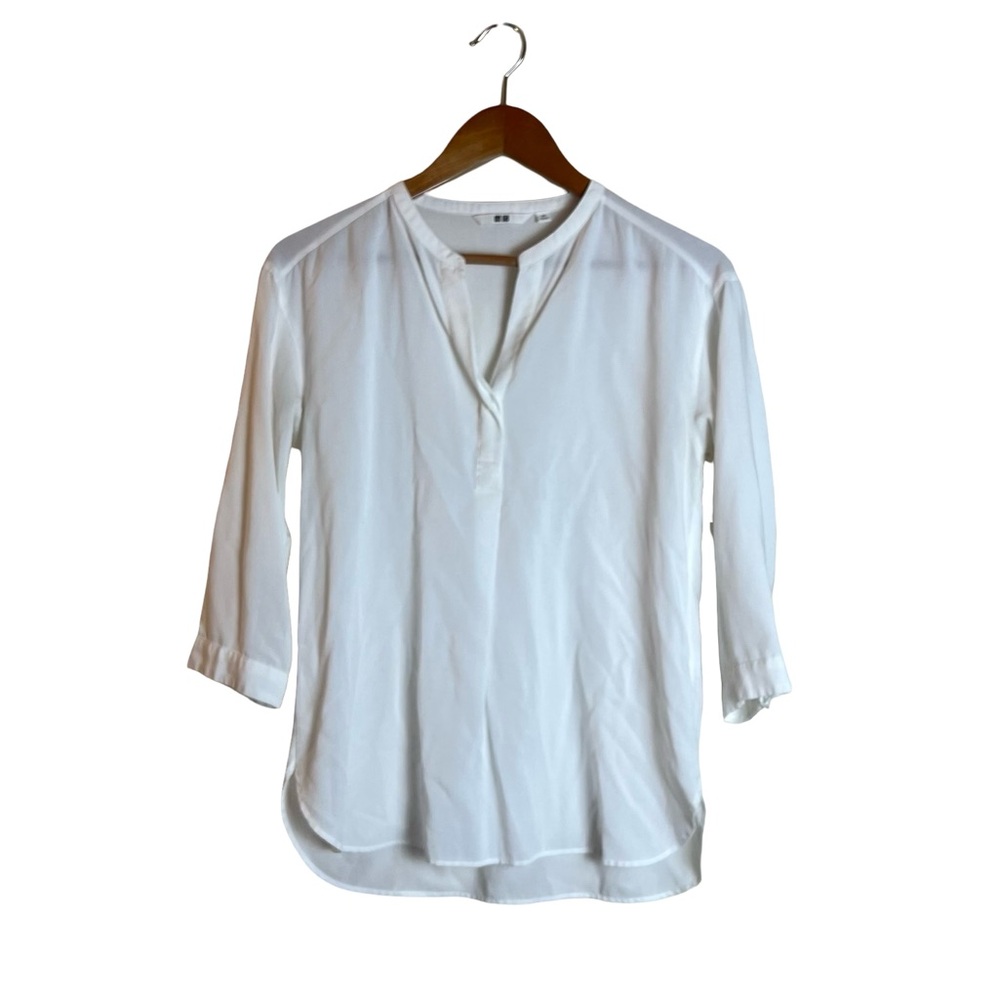Uniqlo off white 3/4 sleeve‎ blouse. Size xs